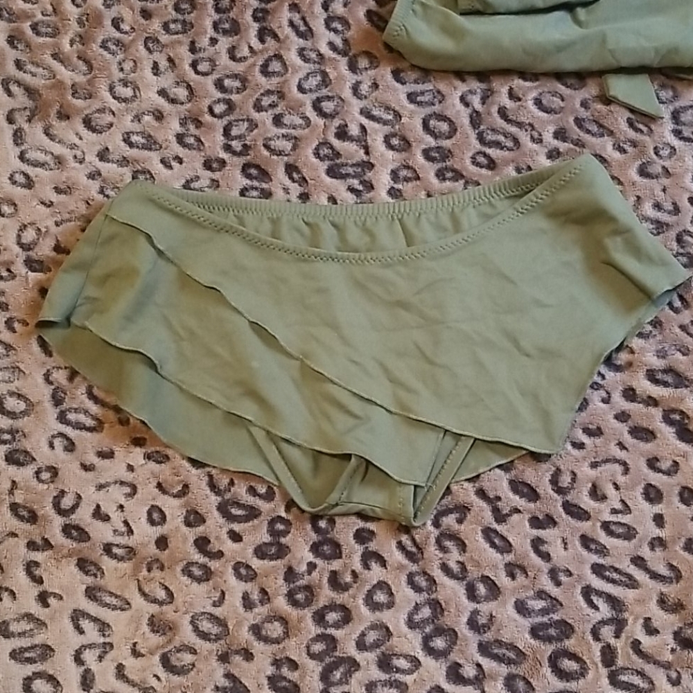 Green bikini - Picture 6 of 9